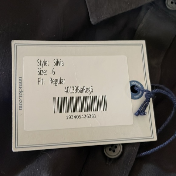 UNTUCKit women’s sleeveless Silvia button down - Picture 4 of 4